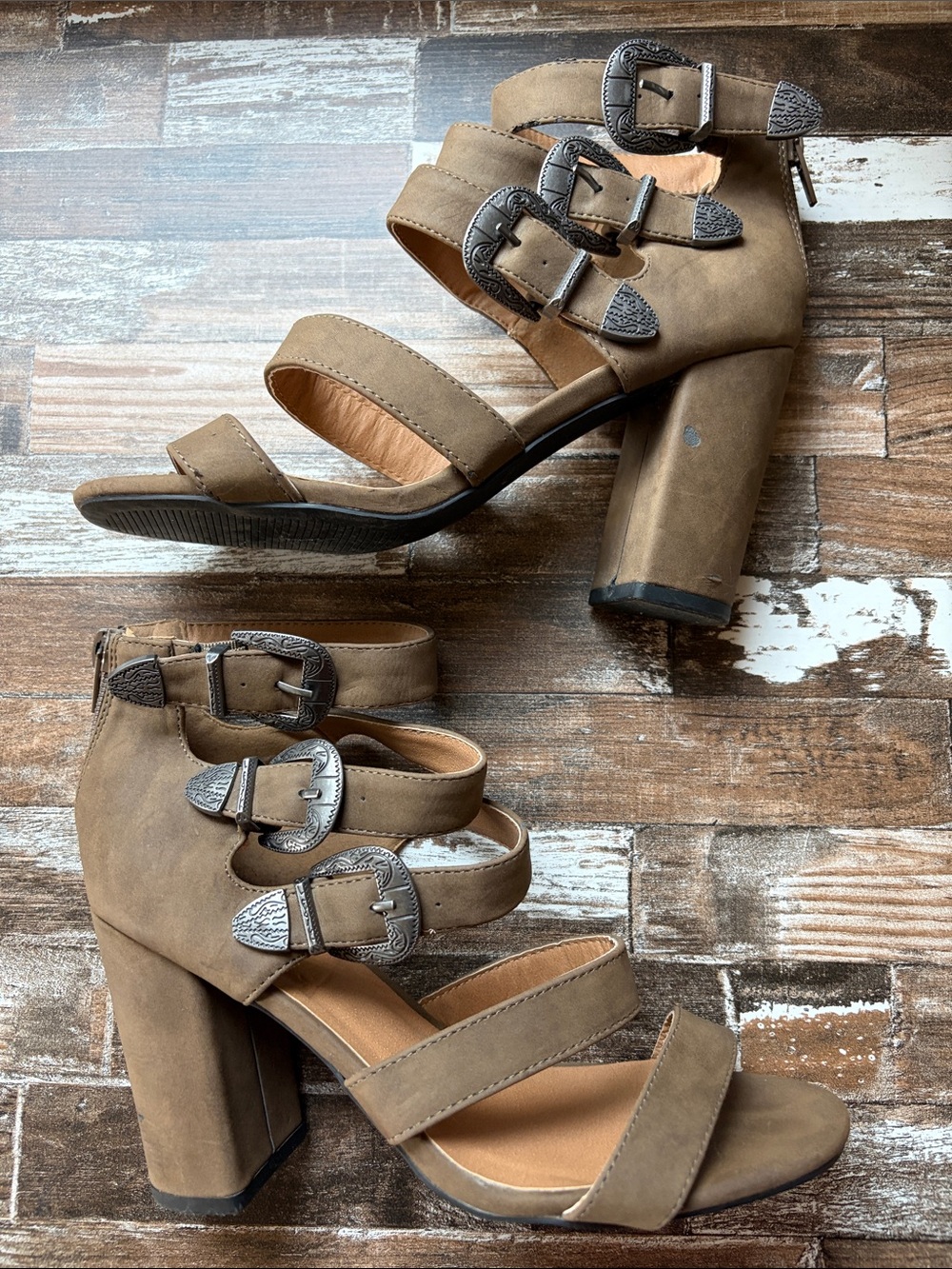 Qupid Strappy Chunky Heel Sandals in Taupe